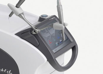 当院では侵襲を最小限に抑えるEr:YAGレーザーを導入しています